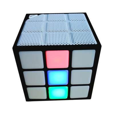 2020 NewExplosion Best Quality Promotional Phone Holder Cube Mini Table Lamp Wireless Speaker pzs00029